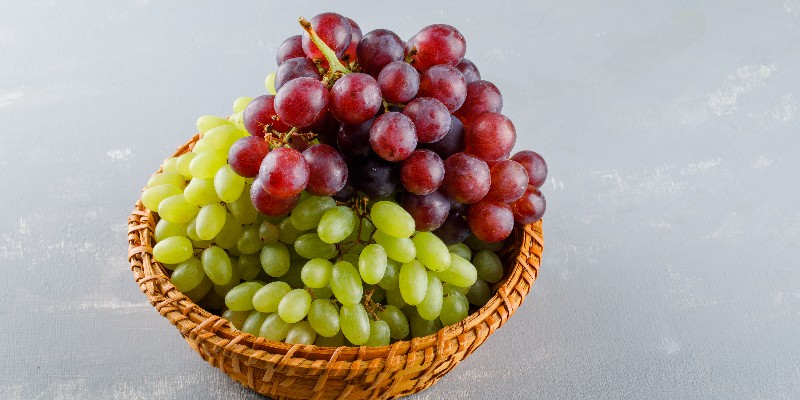 two types of grapes contained in a bucket